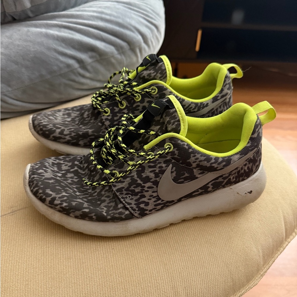 Nike Kids' Black and Neon Green Patterned Sneakers